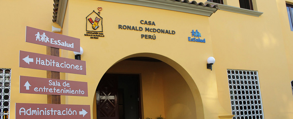 Entrada de la Casa Ronald McDonald en Perú.